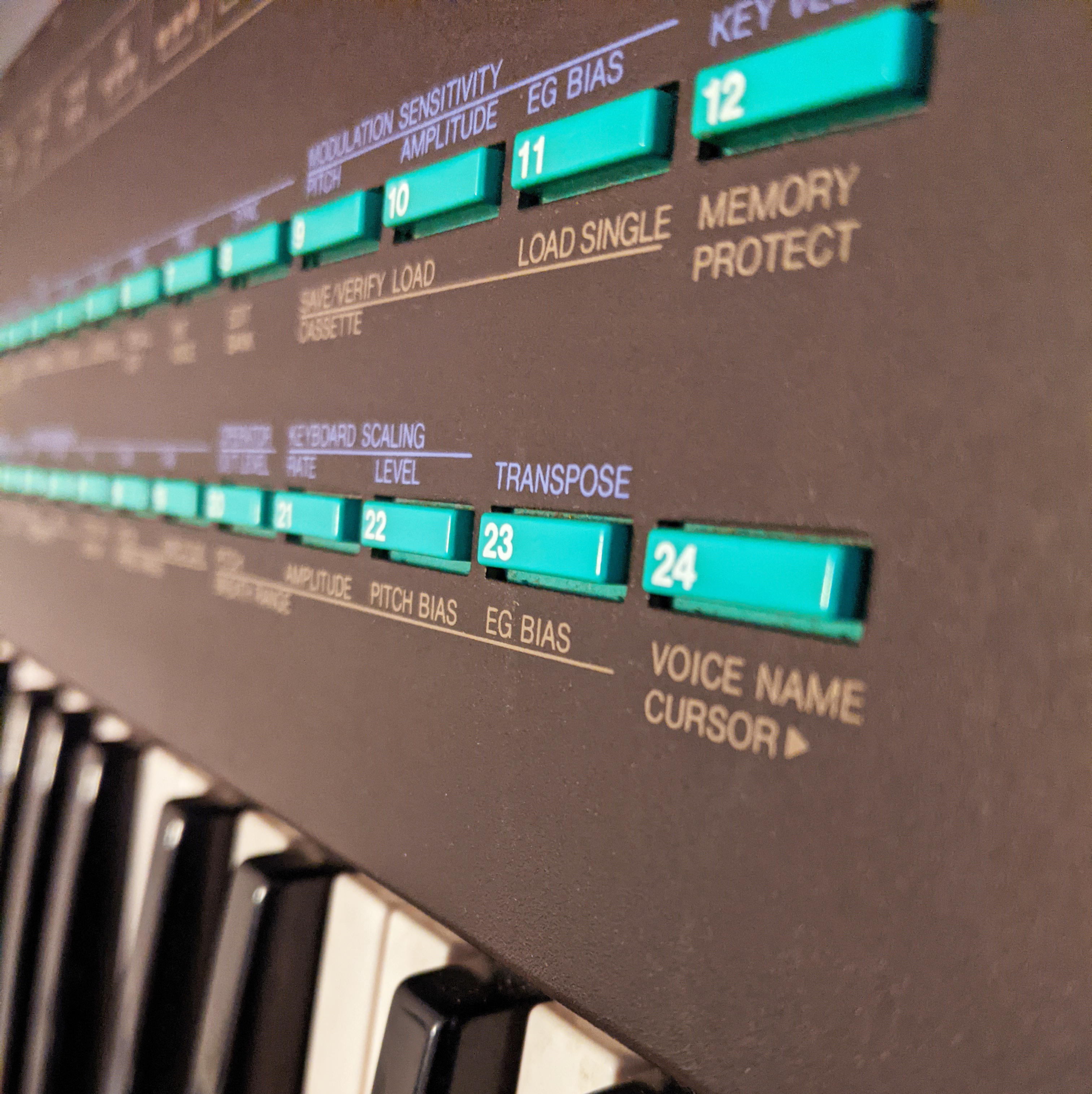 Yamaha DX27 4-Operator FM synthesizer